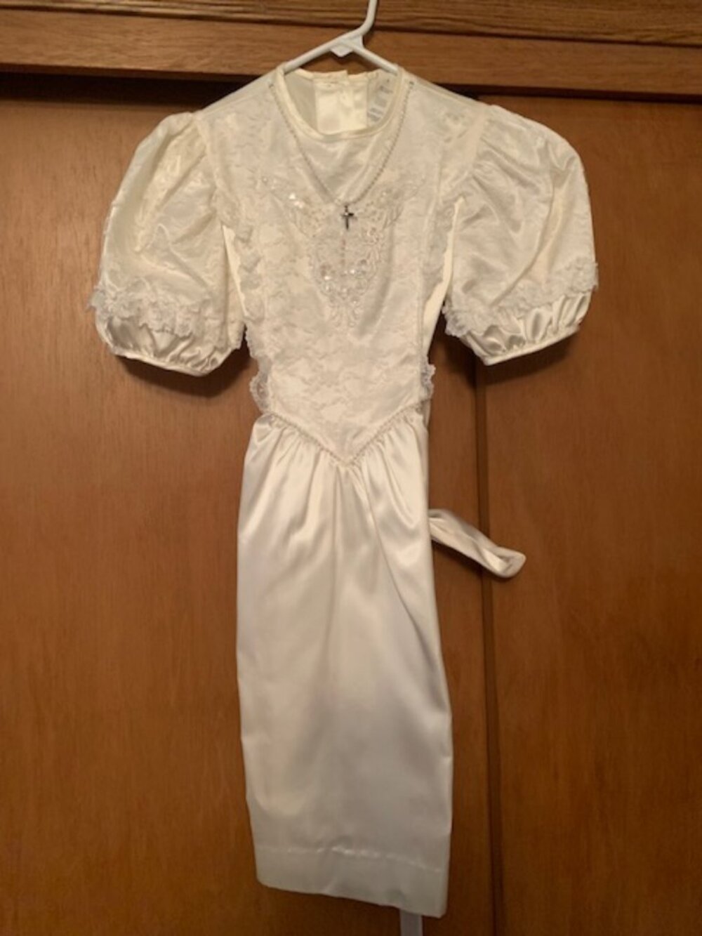 Girls first communion dress size 8 with flower veil